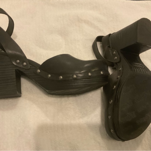 COPY - Korks Black Sandels - Picture 4 of 6